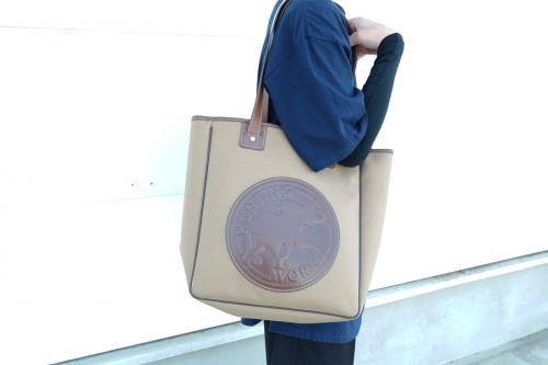 ハンティングワールドのバッグ