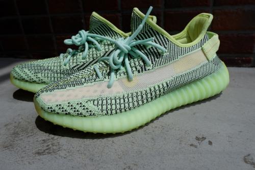 アディダスのスニーカー