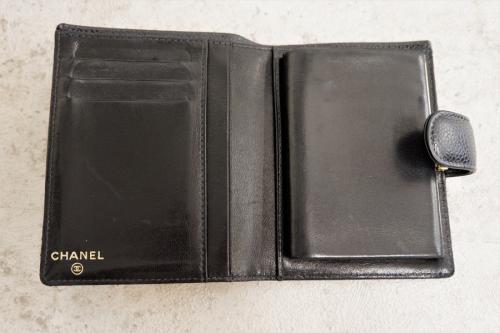 キャビアスキンの財布