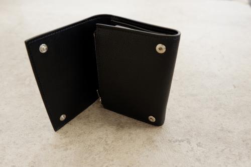 バレンシアガのチェーンウォレット