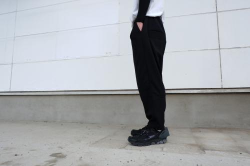 タックパンツのメンズ