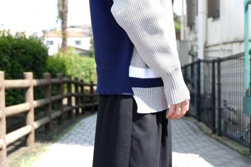 カラーのニット