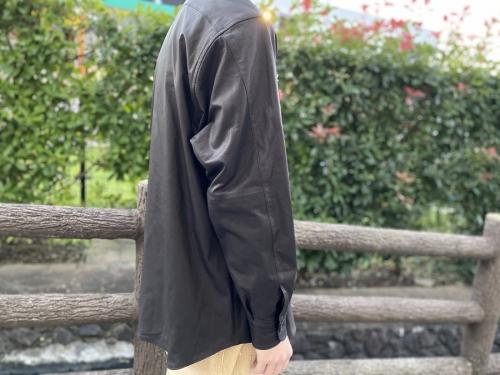 コモリのレザーコモリシャツ