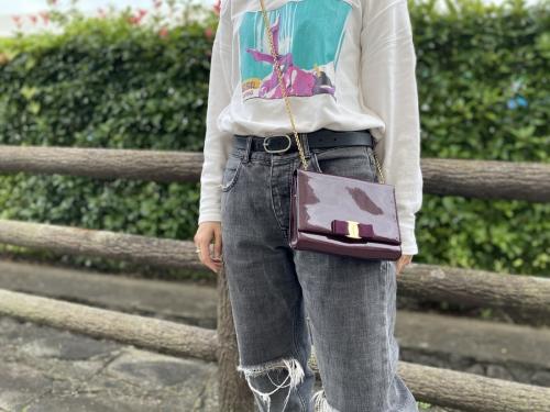 ヴァラリボンチェーンショルダーバッグのレディース ワインレッド B558