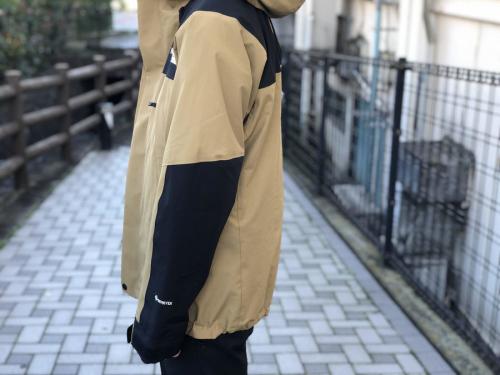 ザノースフェイスのMOUNTAIN JACKET