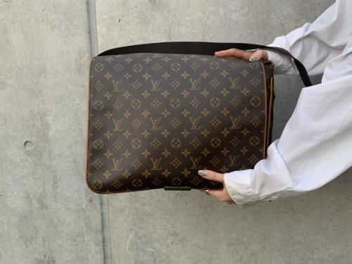 アベスショルダーバッグのモノグラム