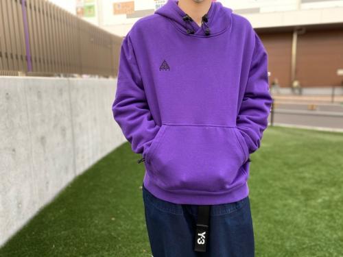 ナイキエーシージーのプルオーバーパーカー