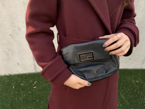 フェンディのチェーンショルダーバッグ