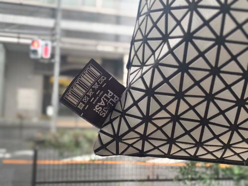 プリーツプリーズのパネルトートバッグ