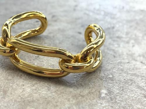 バレンシアガのヴィンテージバングル