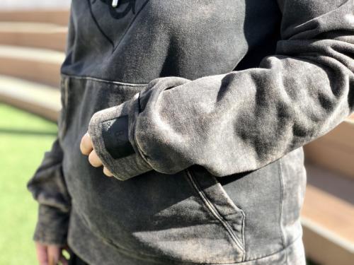 ヴィンテージ効果ロゴプリントフーディーのメンズ