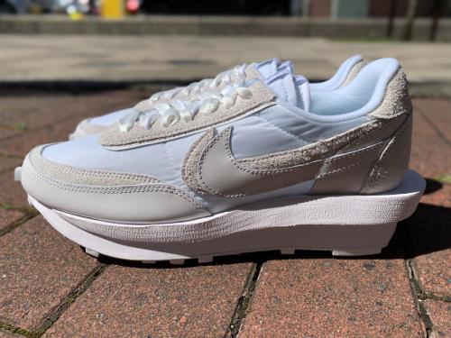 ナイキ×サカイのスニーカー