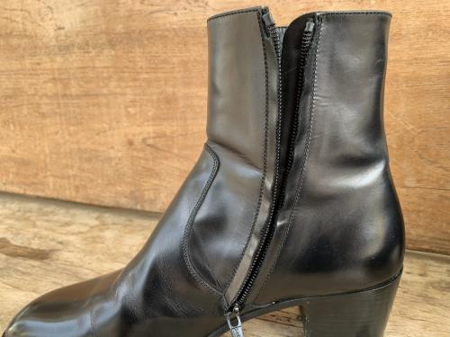 サンローランパリのサイドジップヒールブーツ