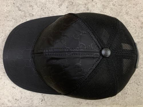 グッチのロゴプリントメッシュキャップ