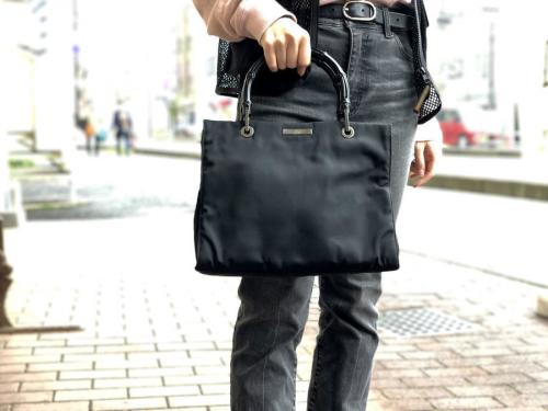 グッチのナイロンハンドバッグ