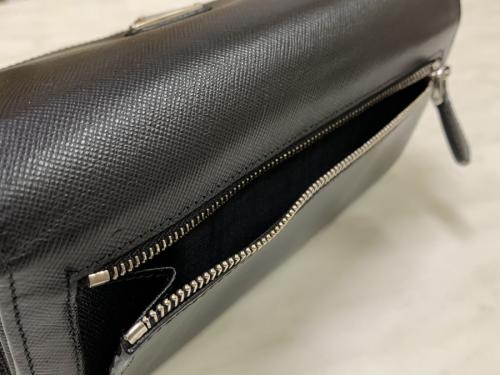 プラダのSAFFIANO長財布