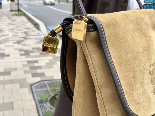 スウェードショルダーポーチのレディース ベージュ