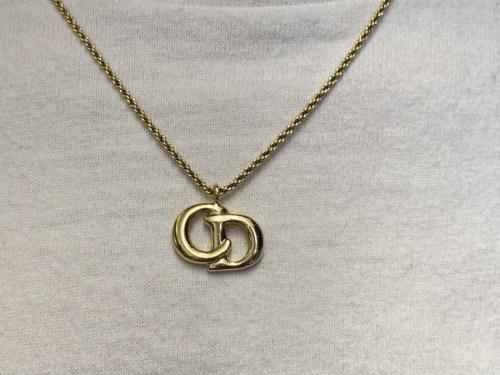クリスチャン ディオールのCDロゴゴールドネックレス