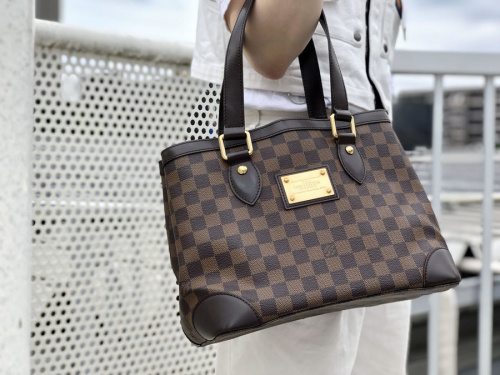 ラグジュアリーブランドのLOUIS VUITTON 　