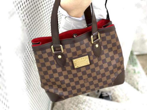 LOUIS VUITTON 　のルイ ヴィトン　