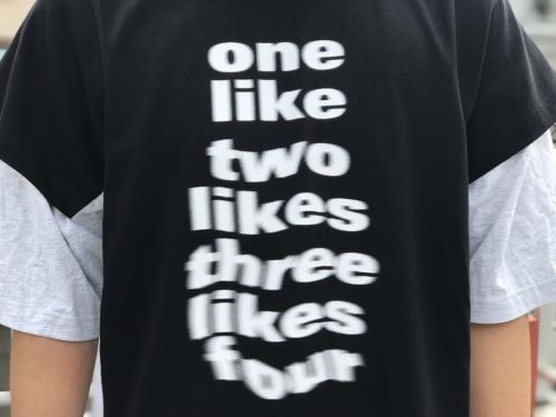 バレンシアガのダブルレイヤードTシャツ