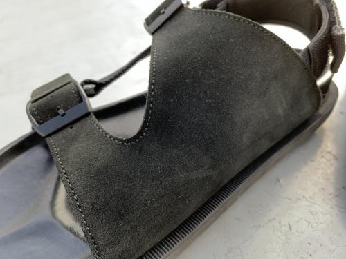 サカイのスエード×ナイロンストラップサンダル