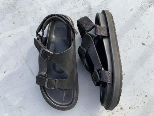 スエード×ナイロンストラップサンダルのメンズ