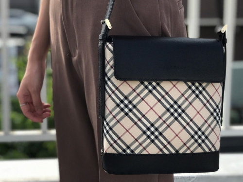 インポートブランドのBURBERRY