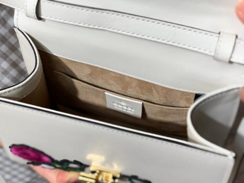 グッチのシルヴィレザー2WAYハンドバッグ