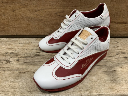 ラグジュアリーブランドのLOUIS VUITTON 　