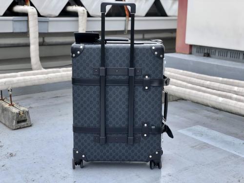 グッチのグローブ・トロッター GG キャリーオンバッグ