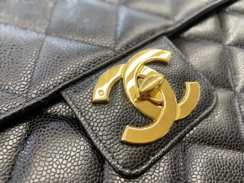 シャネルのキャビアスキンマトラッセブリーフケース