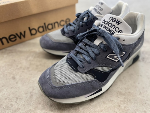 スニーカーのNEW BALANCE