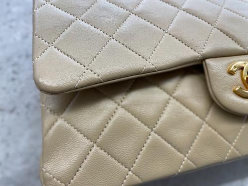 シャネルのマトラッセダブルフラップチェーンショルダーバッグ