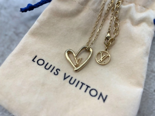 ラグジュアリーブランドのLOUIS VUITTON 　