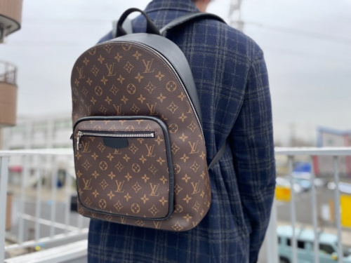 ラグジュアリーブランドのLOUIS VUITTON 　