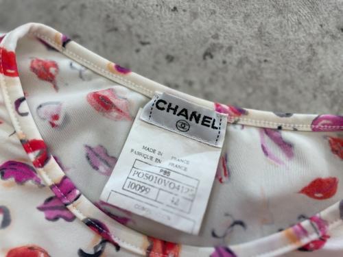 ココマーク刺繍リップ柄TシャツのY2K