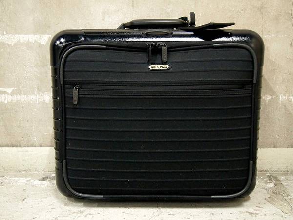 RIMOWA/リモワより。代表モデル「サルサ」。今回は「25L」入荷です