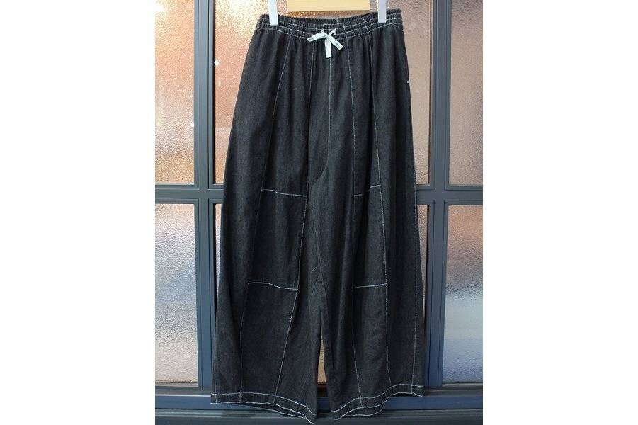 ダーツ加工で膨らんだシルエットが魅力的『Needles/ニードルズ