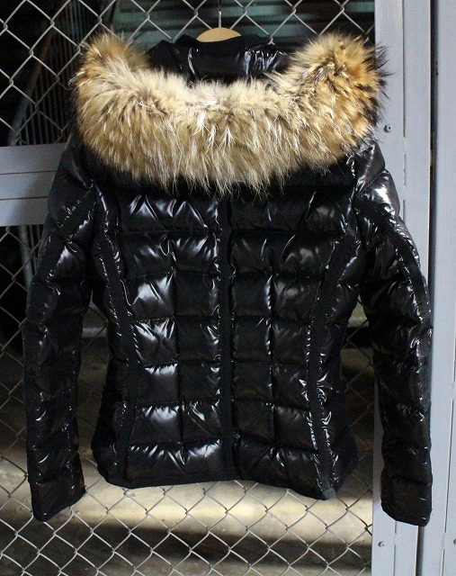 MONCLER(モンクレール)ショート丈が上品なアルモワーズブルゾンの入荷 