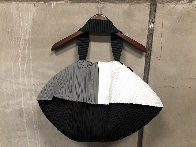PLEATS PLEASE/プリーツプリーズ】プリーツバッグ入荷しました