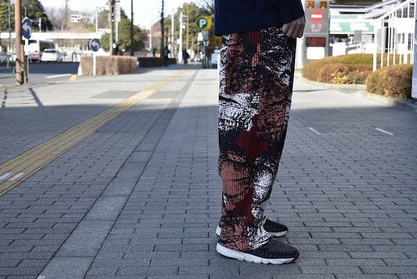 ど派手な柄の渋いプリーツパンツ入荷いたしました!【HOMME ど派手な柄の渋いプリーツパンツ入荷いたしました!【HOMME