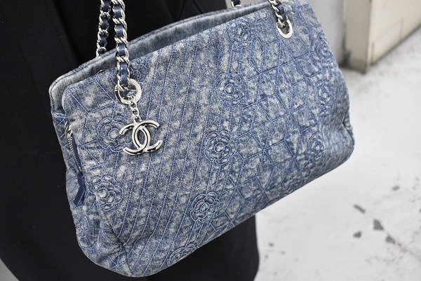 永遠のエレガンスブランド【CHANEL/シャネル】よりカメリアデニム 