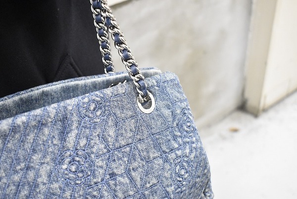 永遠のエレガンスブランド【CHANEL/シャネル】よりカメリアデニム