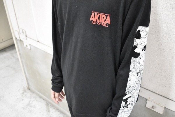 軽く畳んで発送致しますアキラ　AKIRA ロングTシャツ AKIRA ART OF WALL