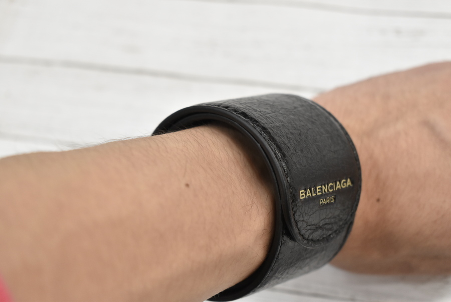 BALENCIAGA/バレンシアガ】よりレザーサイクルブレスレットよりが入荷