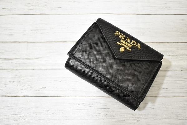 PRADA /プラダ】より サフィアーノーミニ財布が入荷致しました 