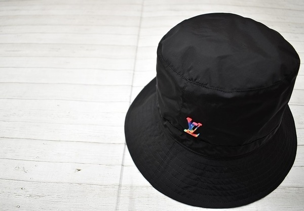 ヴィトン ナイロン ハット LV レインボーロゴ トランスフォーマブル 