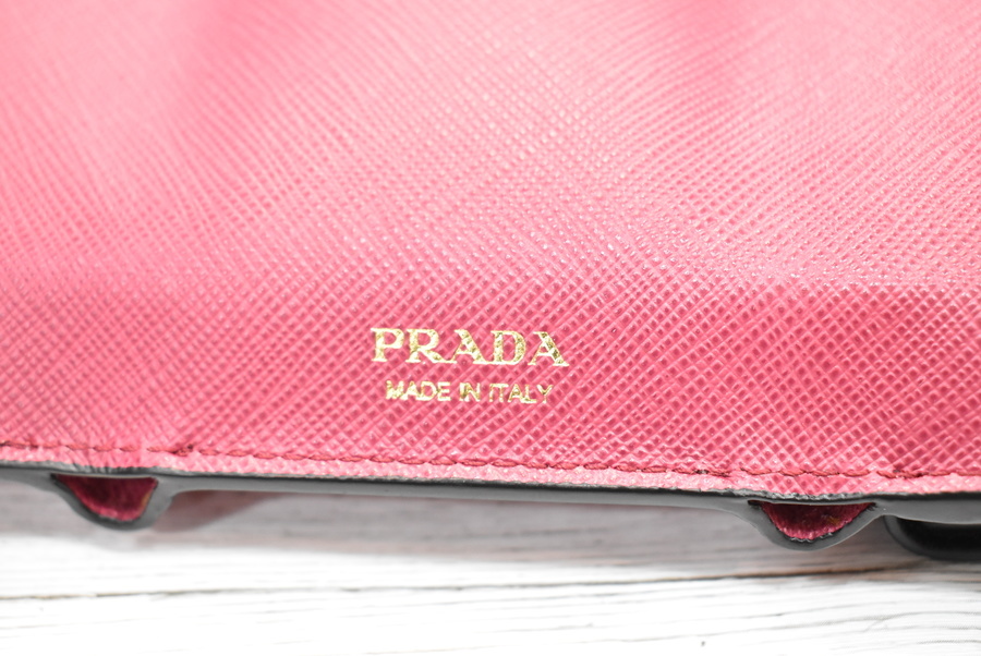 PRADA/プラダ】から【コンパクトウォレット】を買取入荷致しまし