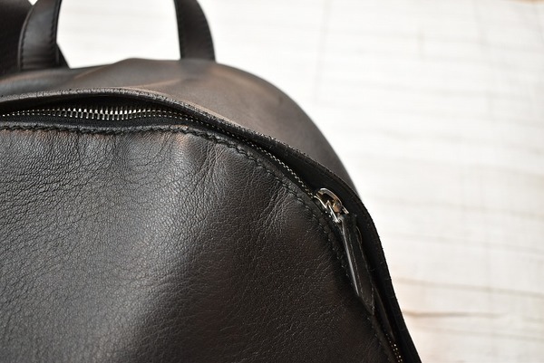 大人気ハイブランド 【BALENCIAGA/バレンシアガ】 パンチングロゴ